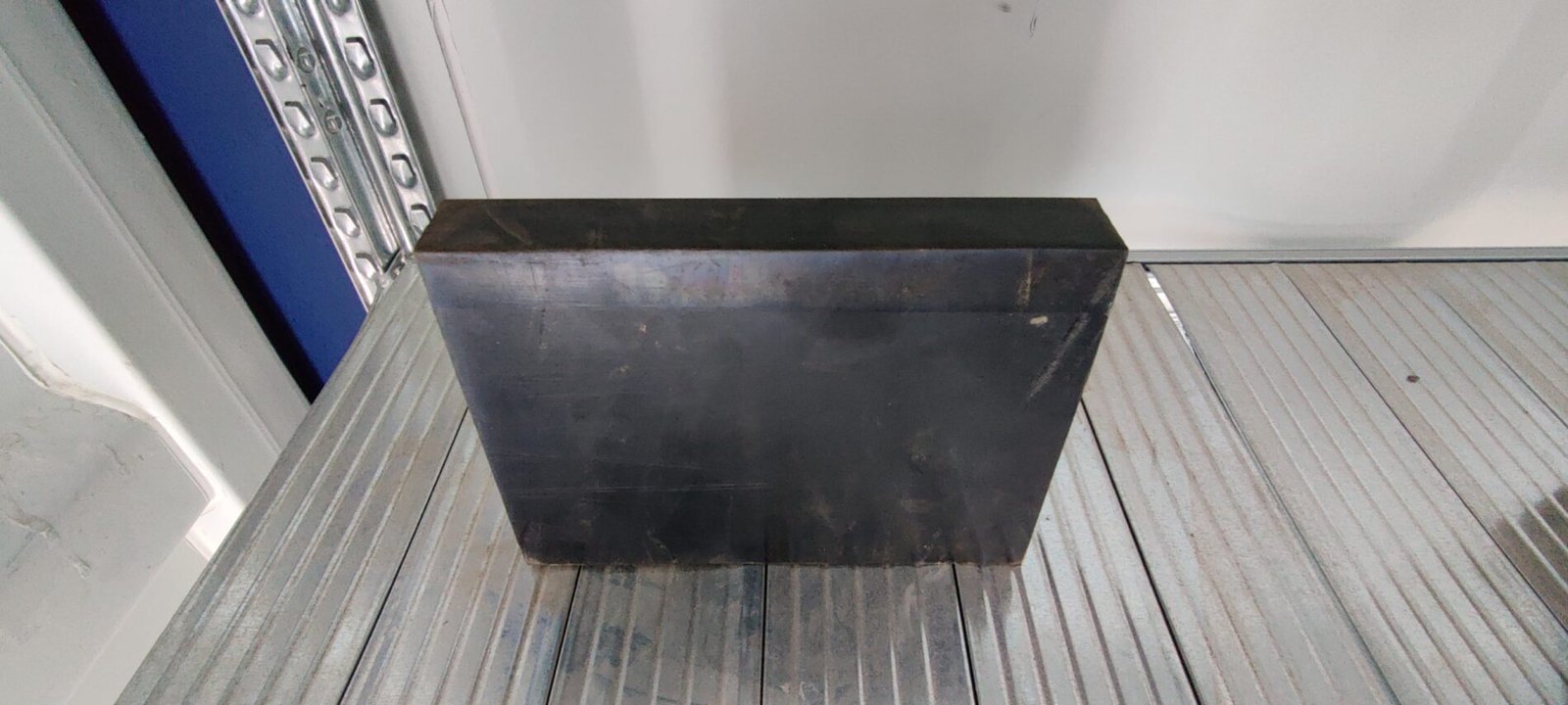 Suole in gomma per angoli di container marittimi - immagini 2