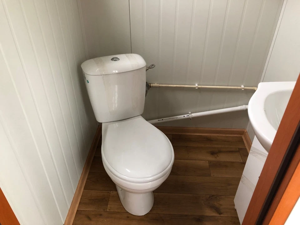 BUNGALOW SANITARIO CON WC, DOCCIA E LAVANDINO - immagini 2